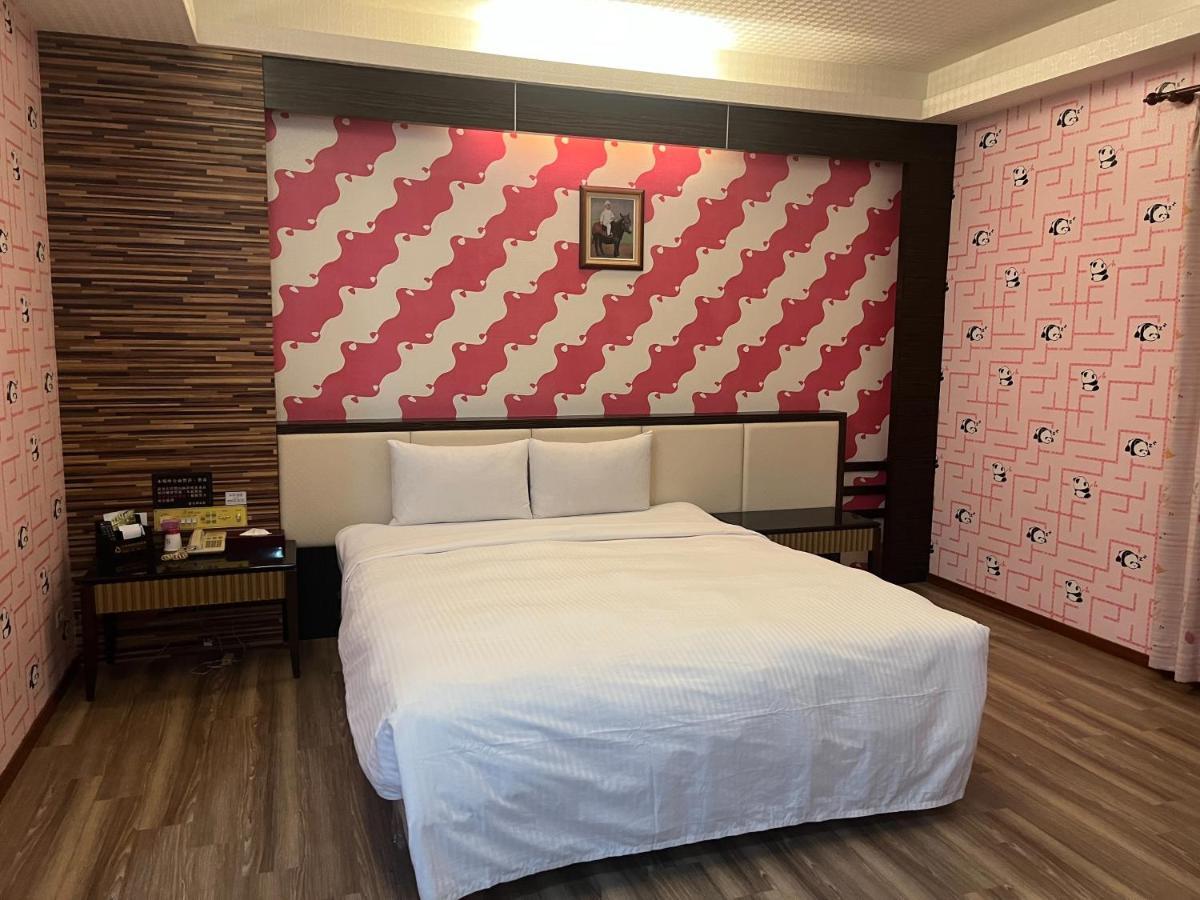 Hua Xiang Motel - Fengshan Kaohsiung Exterior photo